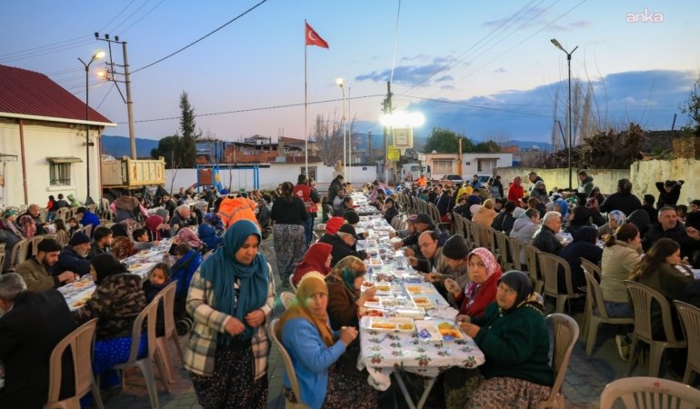 Efeler Belediyesi’nin “Gönül Sofraları” Kocagür Mahallesi’nde kuruldu