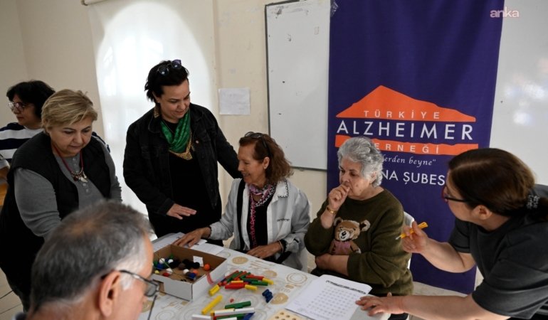 Çukurova Belediyesi’nden Alzheimer hastalarına özel atölye