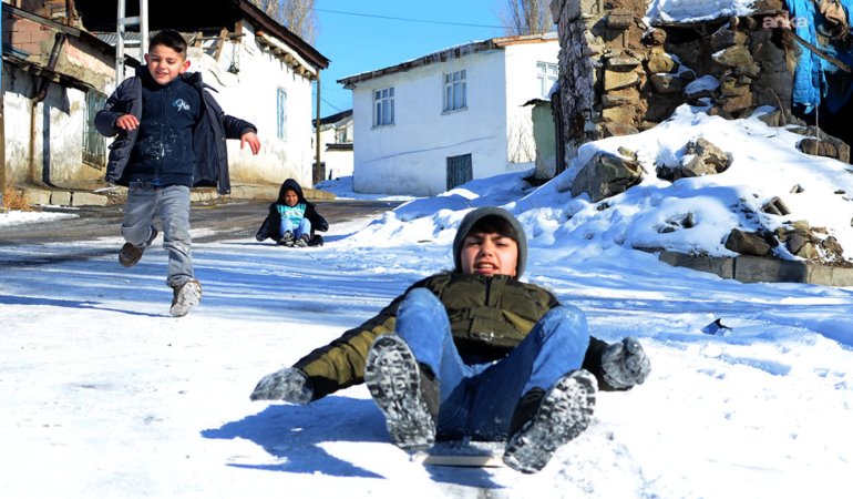 Erzurum kent merkezinde eğitime 1 günlük kar molası