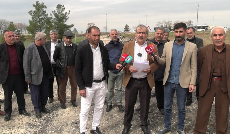 Dicle Üniversitesi’nin köy yolunu kapatmasına muhtarlardan tepki: Bölge köylerini tecrit etmek, halkın yaşam kalitesini ve sağlığını yok saymaktır