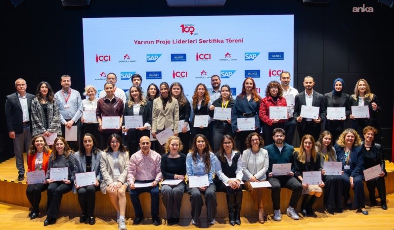 Gençlere dijital dönüşümde altın bilezik: “Yarının Proje Liderleri” programı tamamlandı