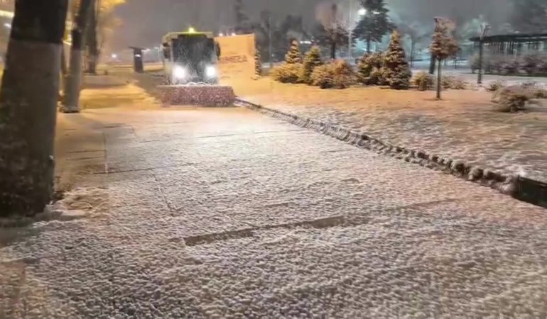 Malatya’da karla mücadelede 109 mahalle yolunda çalışma yürütüyor