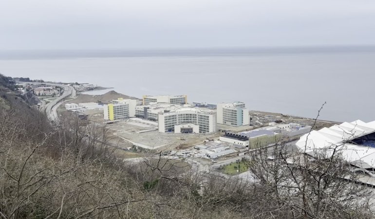 Prof. Dr. Bektaş’tan Trabzon Akyazı’daki hastane ve stat için uyarı: “3,8’lik deprem dahi yamaçların stabilitesini bozmuş, zeminde kayma başladı”