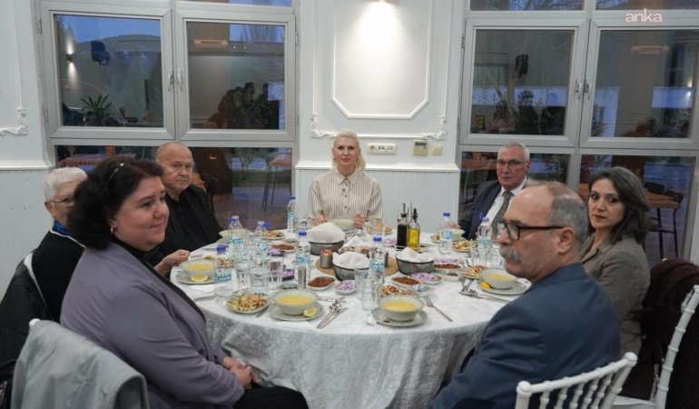 Bilecik Belediye Başkanı Subaşı, muhtarlarla iftarda bir araya geldi