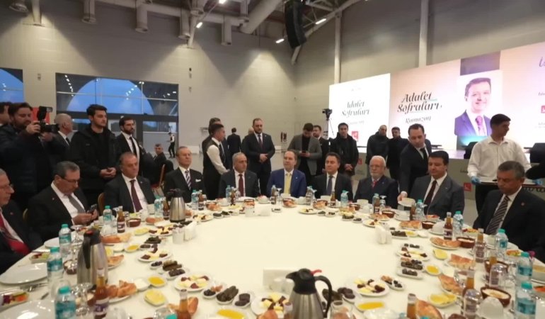 Saadet Partisi’nin Geleneksel İstanbul İftarı… Fatih Erbakan: “Erbakan Hocamızın politikaları uygulanmaya devam etseydi emekli maaşı 120 bin TL olurdu”