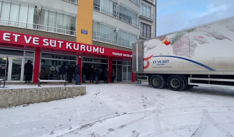 Yozgat’ta eksi 4 derecede ucuz et kuyruğu