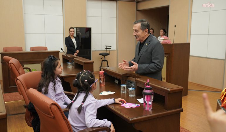 Tepebaşı Belediye Başkanı Ataç, Çamlıca Ticaret Odası İlkokulu öğrencilerini ağırladı