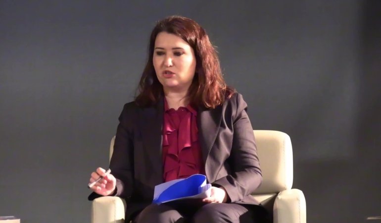 İzmir’de “Gerçekleri Bilmeye Hakkınız Var” paneli…  CHP Genel Başkan Yardımcısı  Gökçen: Hedef alınan, iktidarın seçimle değişebilecek olduğu düşüncesi ve demokrasi