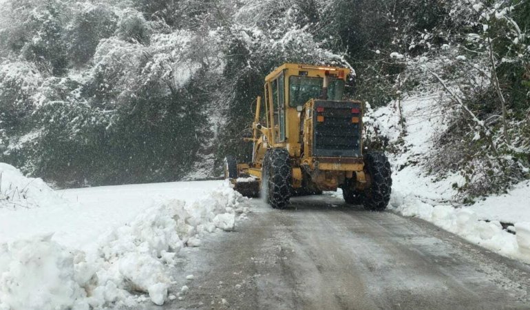 Ortahisar’da karla mücadele çalışmaları sürüyor